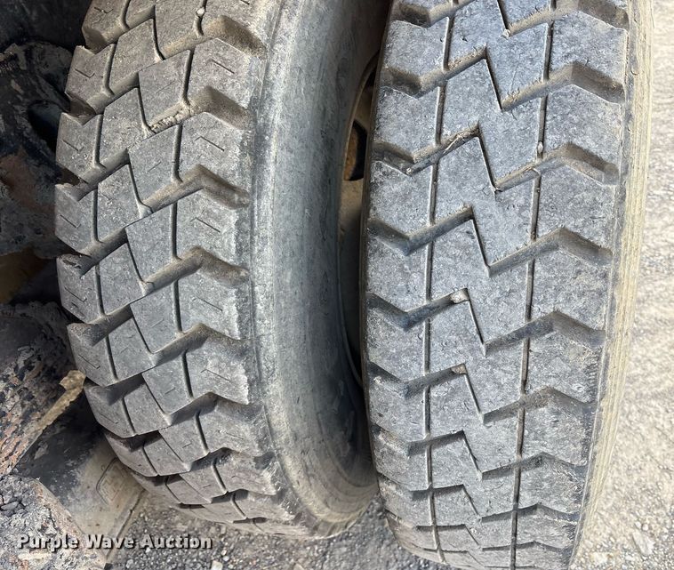 image for item EY9941 2005 Kenworth T300 dump truck