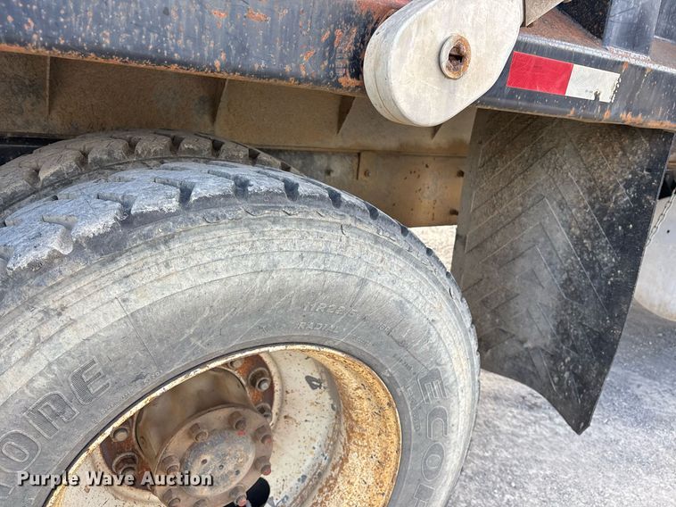 image for item EY9941 2005 Kenworth T300 dump truck