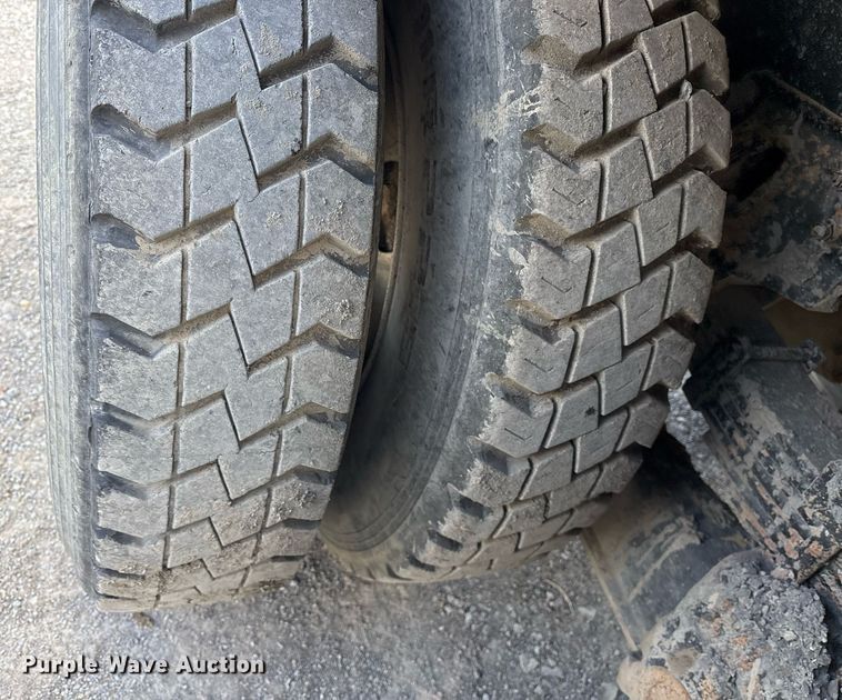 image for item EY9941 2005 Kenworth T300 dump truck