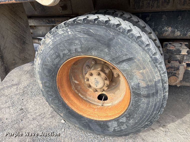 image for item EY9941 2005 Kenworth T300 dump truck