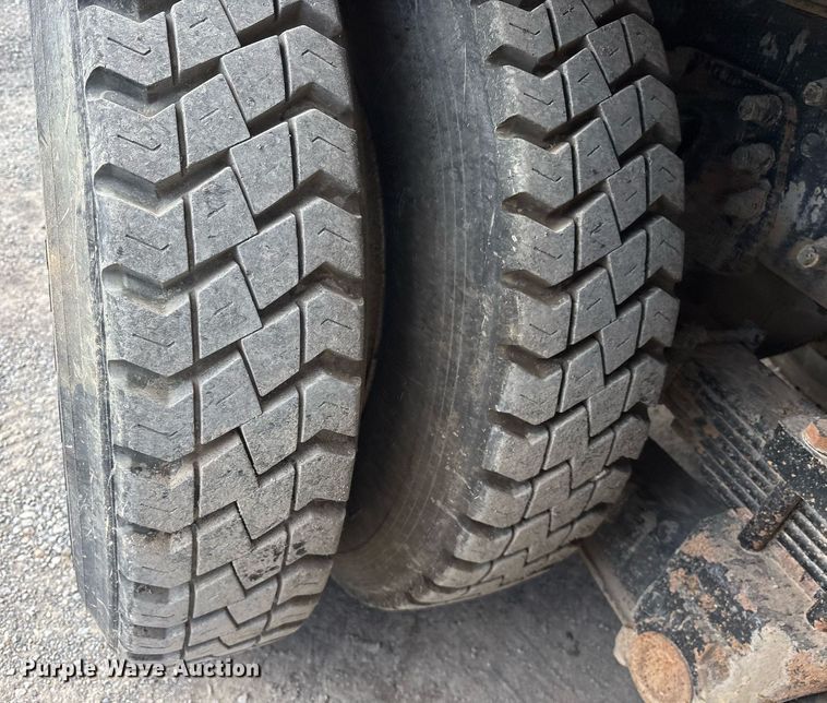 image for item EY9941 2005 Kenworth T300 dump truck