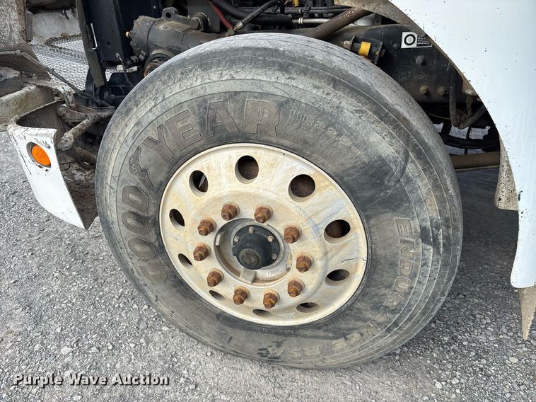 image for item EY9941 2005 Kenworth T300 dump truck