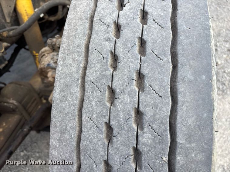 image for item EY9941 2005 Kenworth T300 dump truck