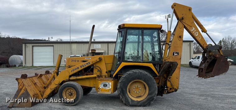 image for item EY9942 1992 John Deere 310D backhoe