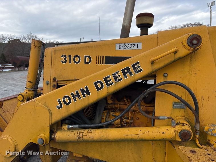 image for item EY9942 1992 John Deere 310D backhoe