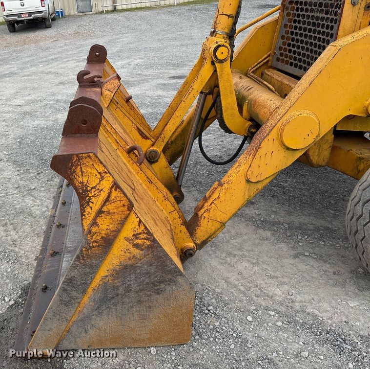 image for item EY9942 1992 John Deere 310D backhoe