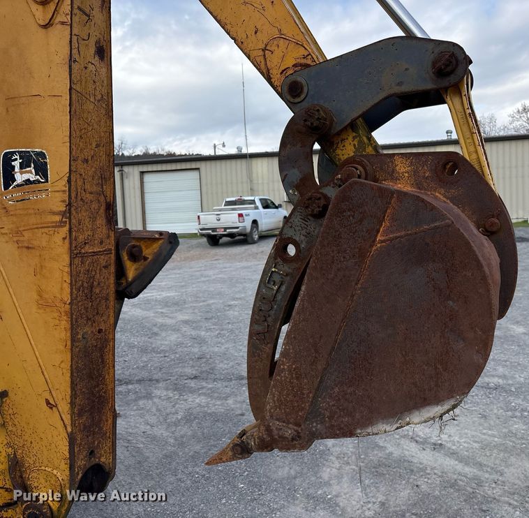 image for item EY9942 1992 John Deere 310D backhoe