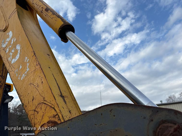 image for item EY9942 1992 John Deere 310D backhoe