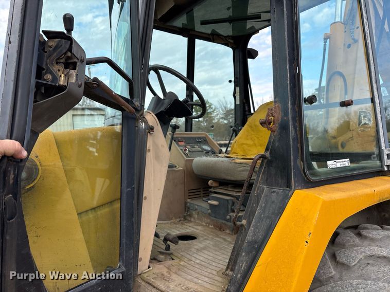 image for item EY9942 1992 John Deere 310D backhoe