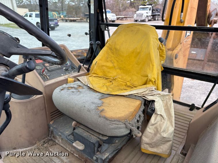 image for item EY9942 1992 John Deere 310D backhoe