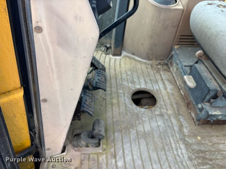 image for item EY9942 1992 John Deere 310D backhoe