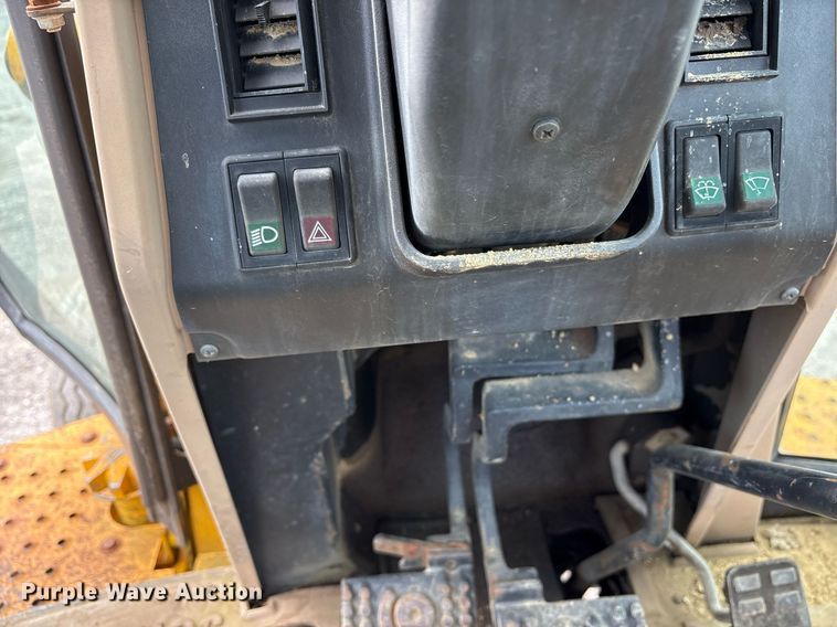 image for item EY9942 1992 John Deere 310D backhoe