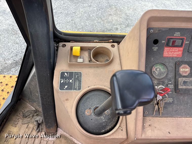 image for item EY9942 1992 John Deere 310D backhoe