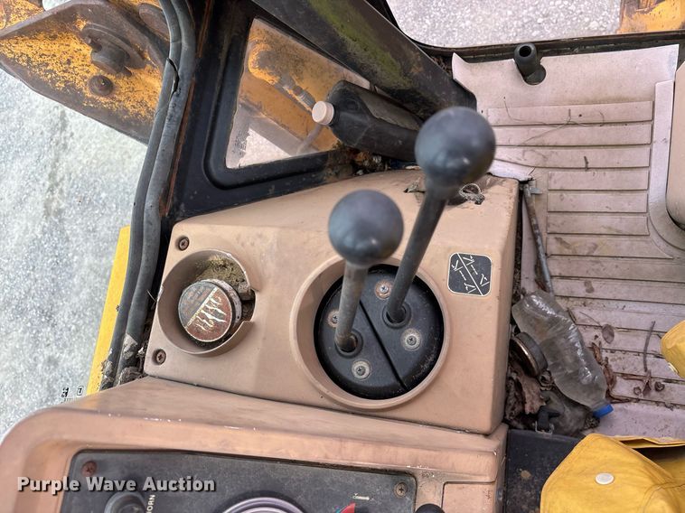 image for item EY9942 1992 John Deere 310D backhoe