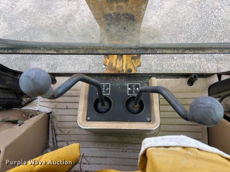 image for item EY9942 1992 John Deere 310D backhoe