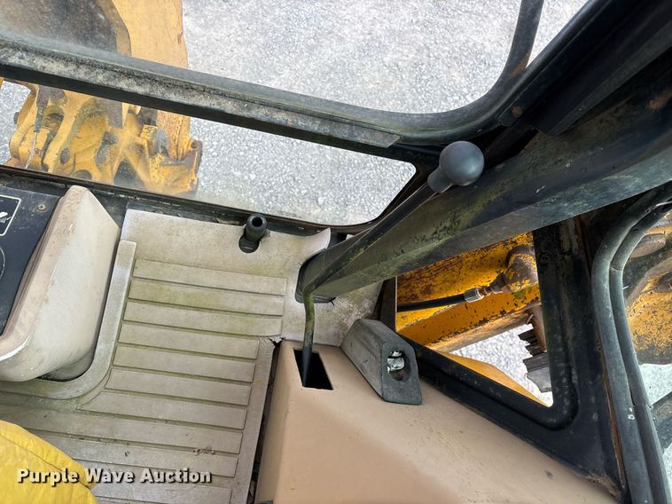 image for item EY9942 1992 John Deere 310D backhoe