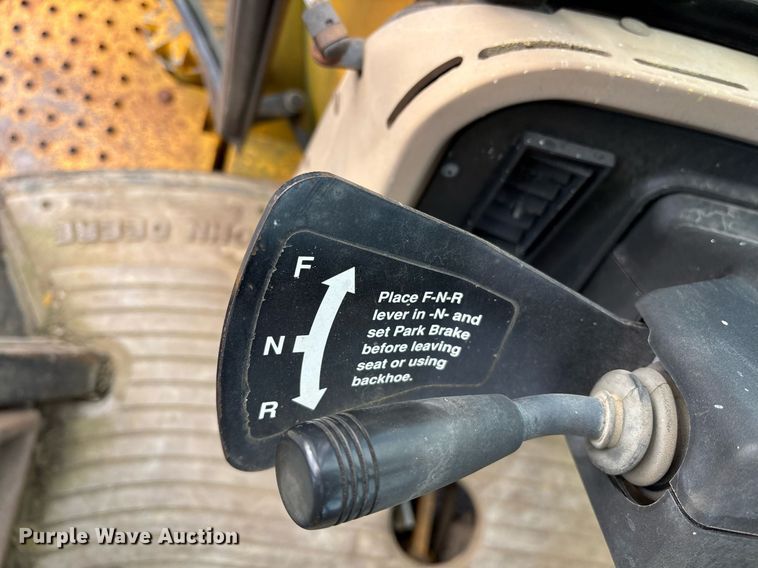 image for item EY9942 1992 John Deere 310D backhoe