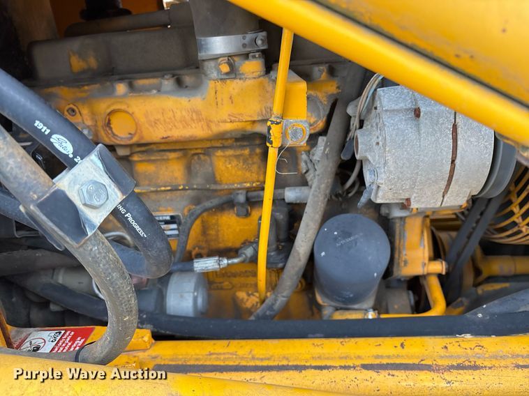 image for item EY9942 1992 John Deere 310D backhoe