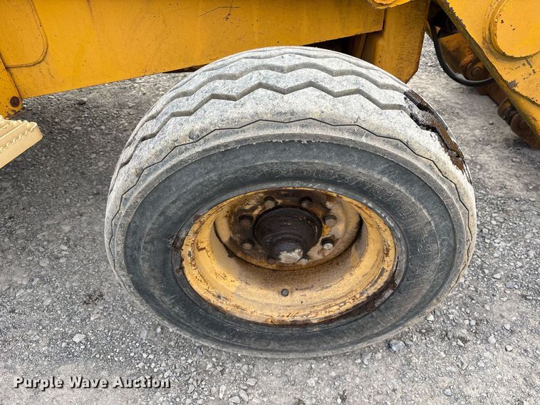 image for item EY9942 1992 John Deere 310D backhoe