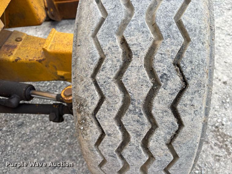 image for item EY9942 1992 John Deere 310D backhoe