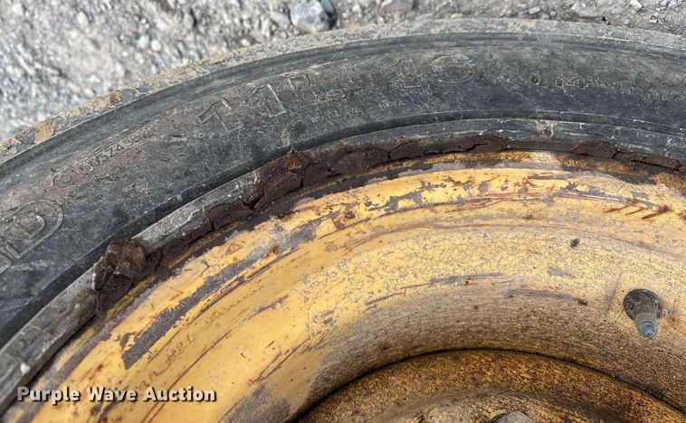 image for item EY9942 1992 John Deere 310D backhoe