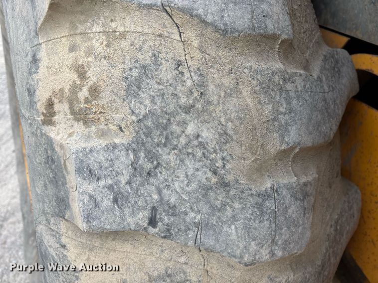 image for item EY9942 1992 John Deere 310D backhoe