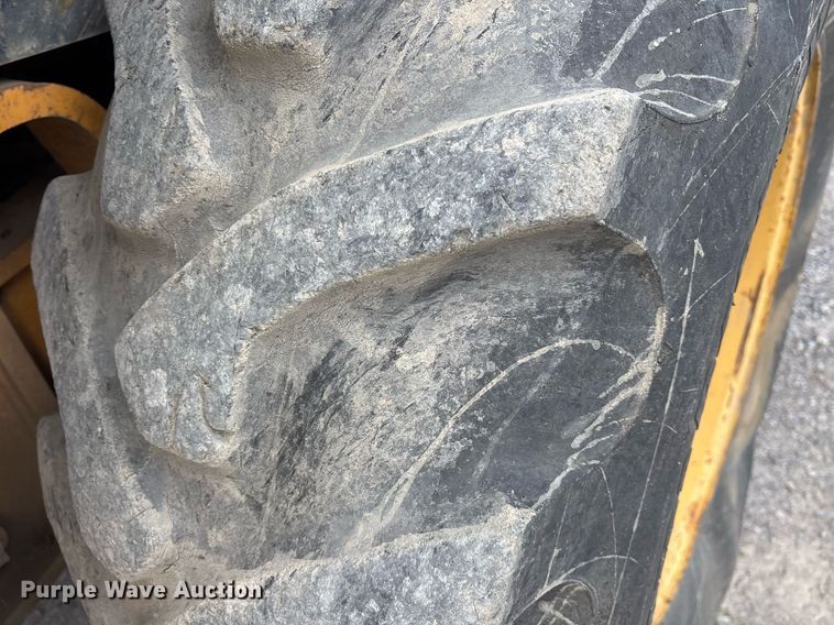 image for item EY9942 1992 John Deere 310D backhoe