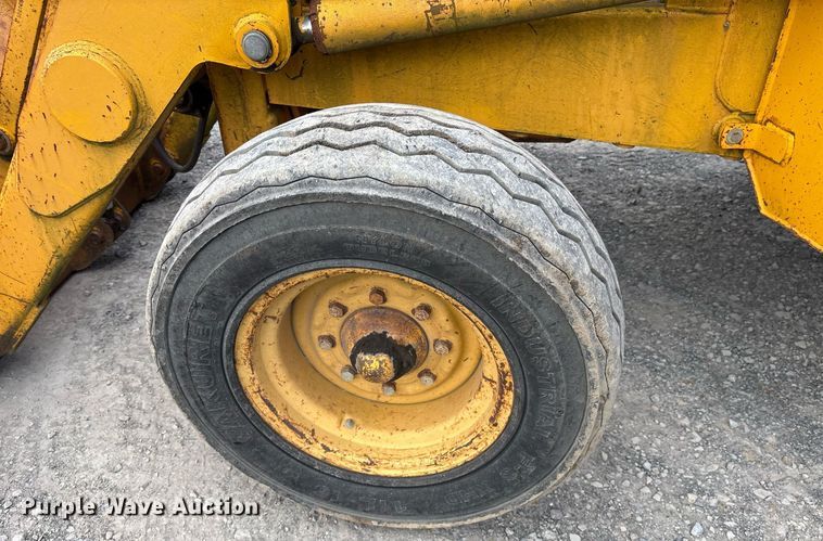 image for item EY9942 1992 John Deere 310D backhoe