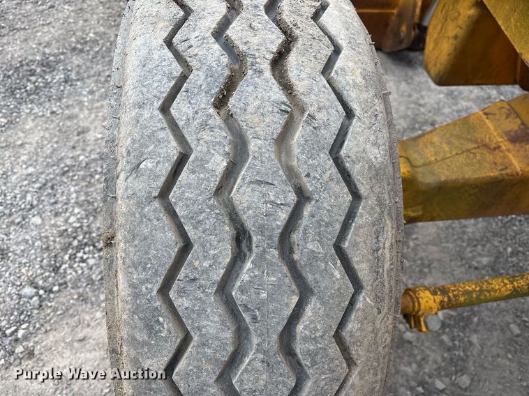 image for item EY9942 1992 John Deere 310D backhoe