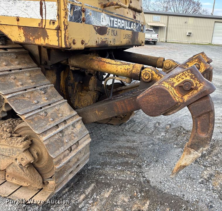 image for item EY9943 1988 Caterpillar D4H dozer