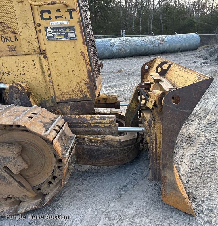 image for item EY9943 1988 Caterpillar D4H dozer