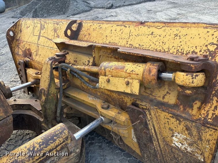 image for item EY9943 1988 Caterpillar D4H dozer