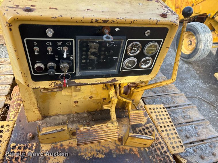 image for item EY9943 1988 Caterpillar D4H dozer