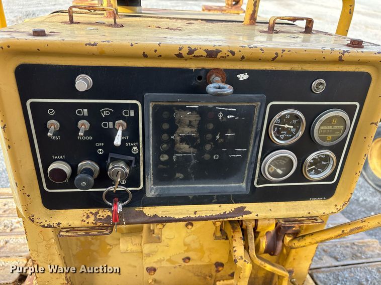 image for item EY9943 1988 Caterpillar D4H dozer