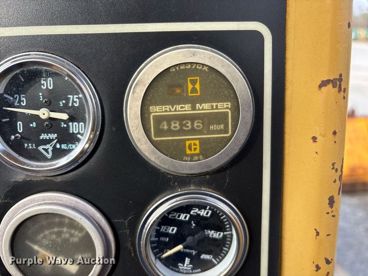 image for item EY9943 1988 Caterpillar D4H dozer