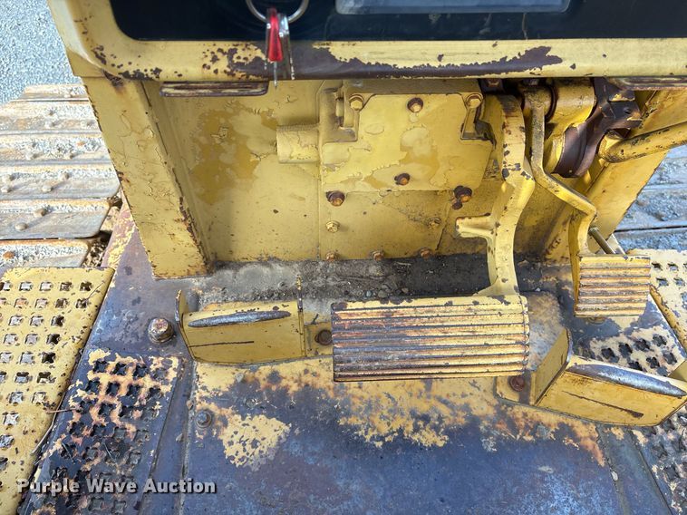 image for item EY9943 1988 Caterpillar D4H dozer