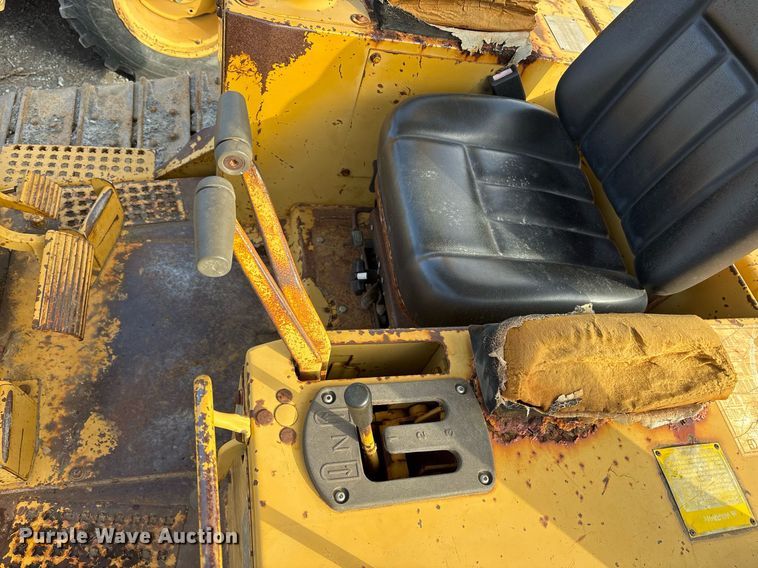 image for item EY9943 1988 Caterpillar D4H dozer