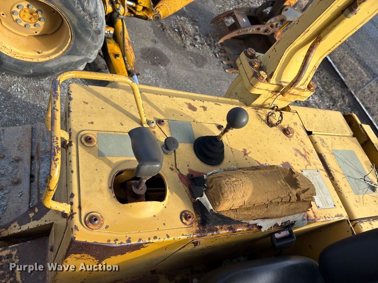 image for item EY9943 1988 Caterpillar D4H dozer