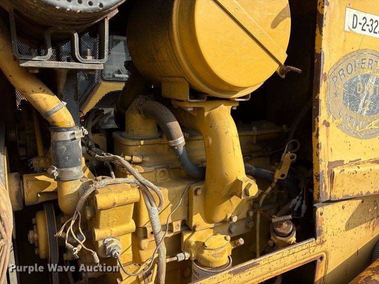 image for item EY9943 1988 Caterpillar D4H dozer