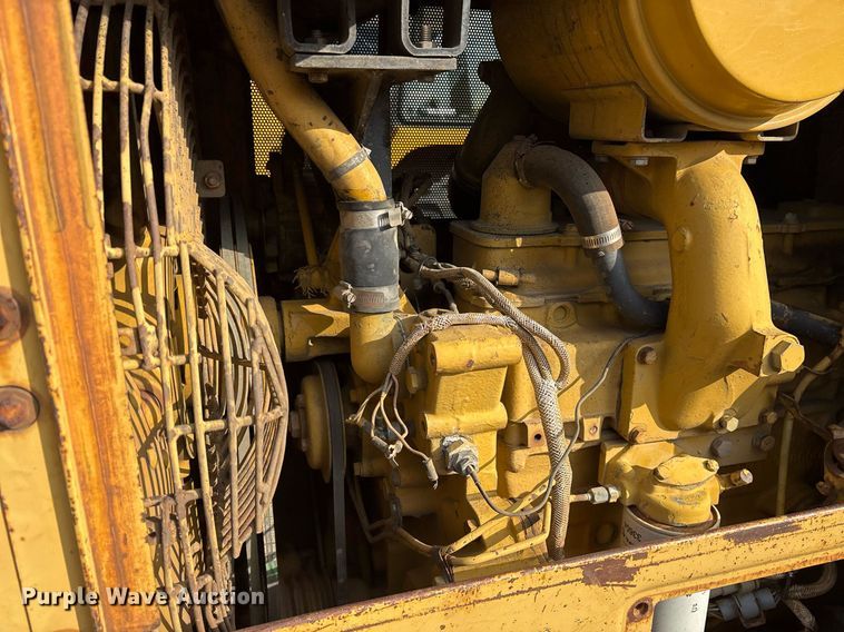 image for item EY9943 1988 Caterpillar D4H dozer