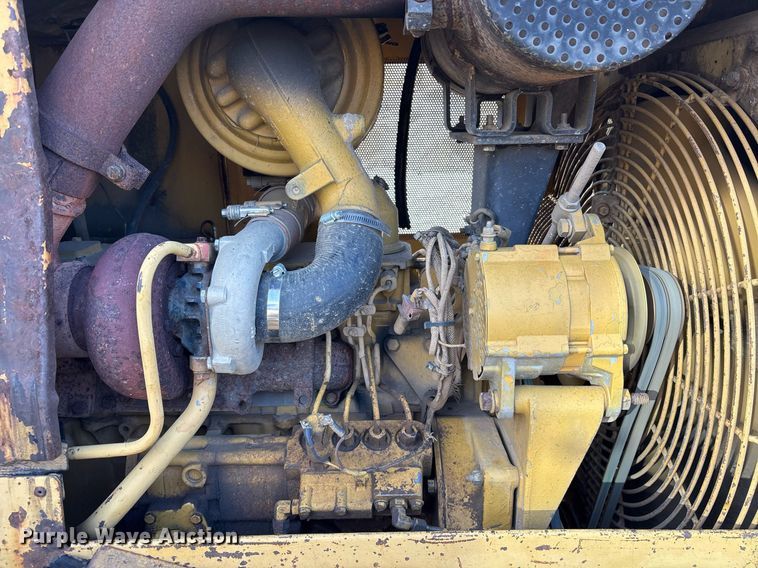 image for item EY9943 1988 Caterpillar D4H dozer