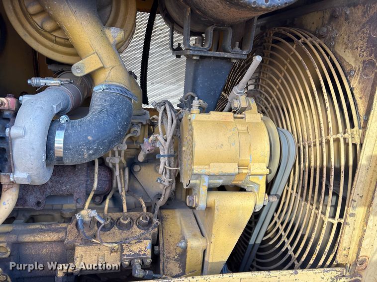 image for item EY9943 1988 Caterpillar D4H dozer