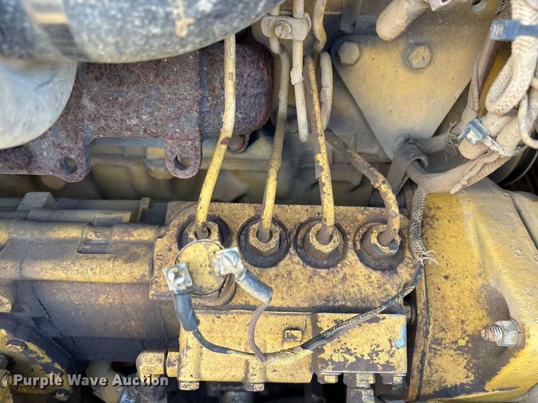 image for item EY9943 1988 Caterpillar D4H dozer