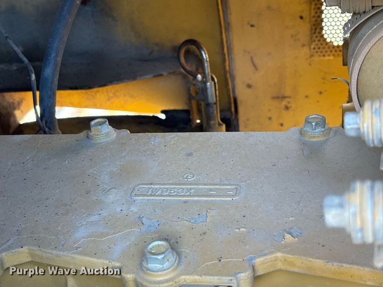 image for item EY9943 1988 Caterpillar D4H dozer