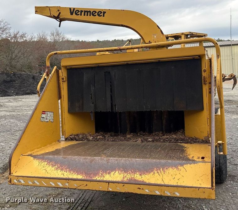 image for item EY9944 1999 Vermeer BC1800A wood chipper