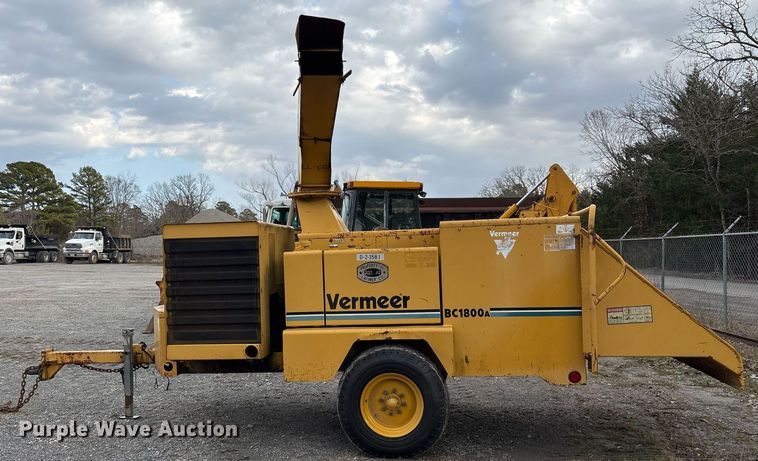 image for item EY9944 1999 Vermeer BC1800A wood chipper