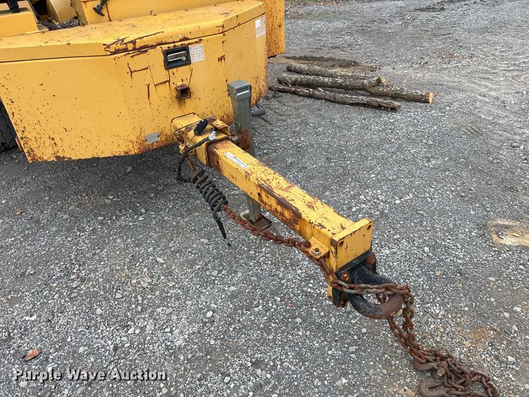 image for item EY9944 1999 Vermeer BC1800A wood chipper