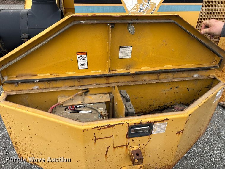 image for item EY9944 1999 Vermeer BC1800A wood chipper