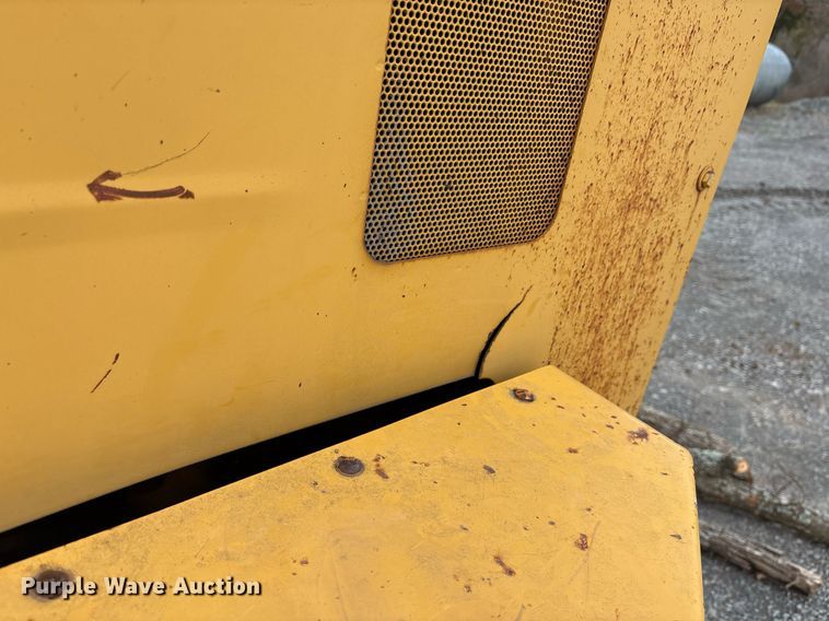 image for item EY9944 1999 Vermeer BC1800A wood chipper