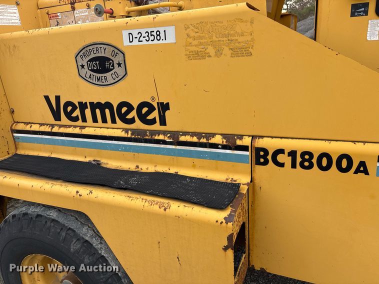 image for item EY9944 1999 Vermeer BC1800A wood chipper